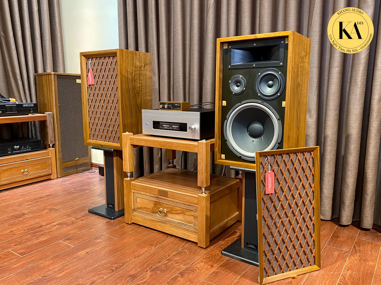 Cặp loa Acoustic A99 bốn đường tiếng trong Bộ T28