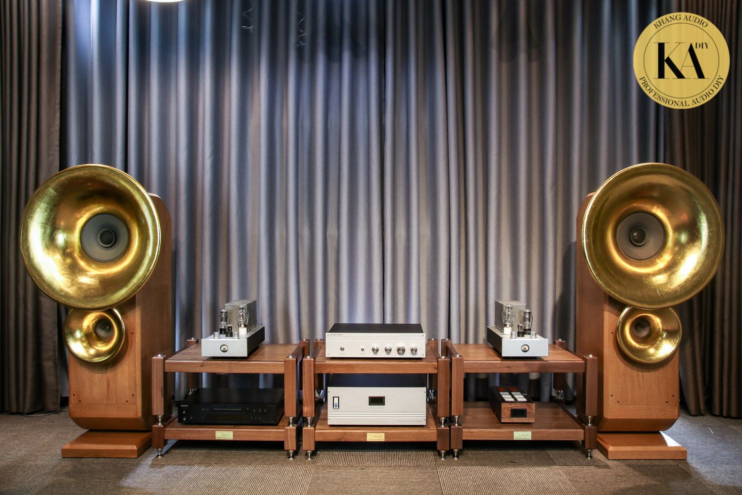 kệ audio gỗ óc chó