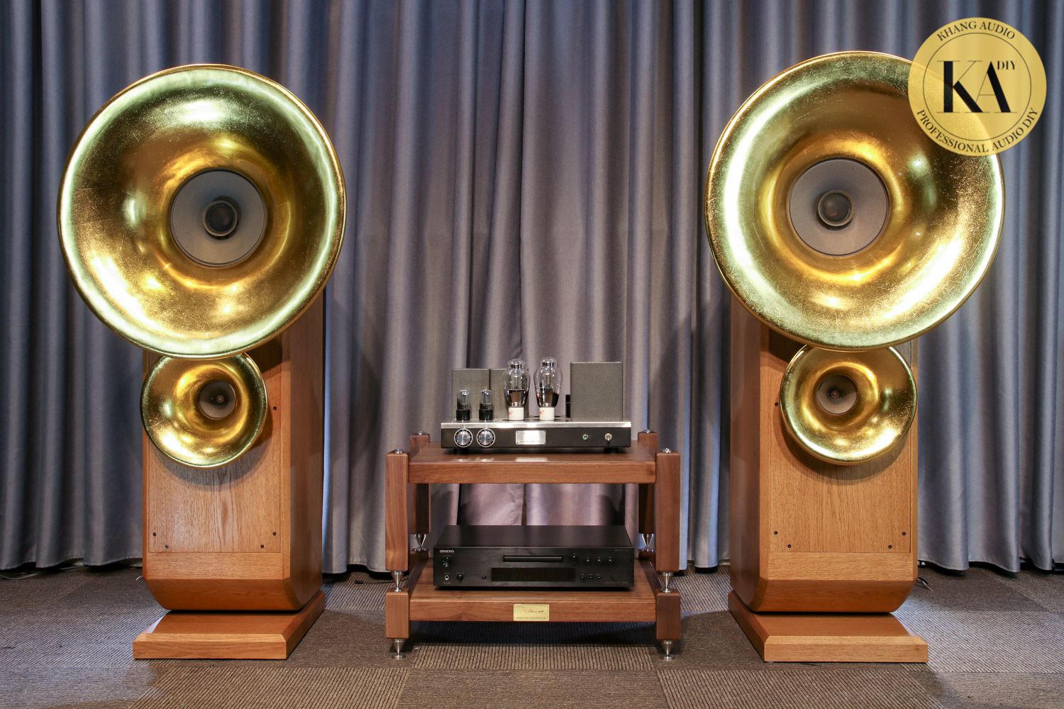 kệ audio gỗ óc chó 2 tầng chân đinh chén hứng