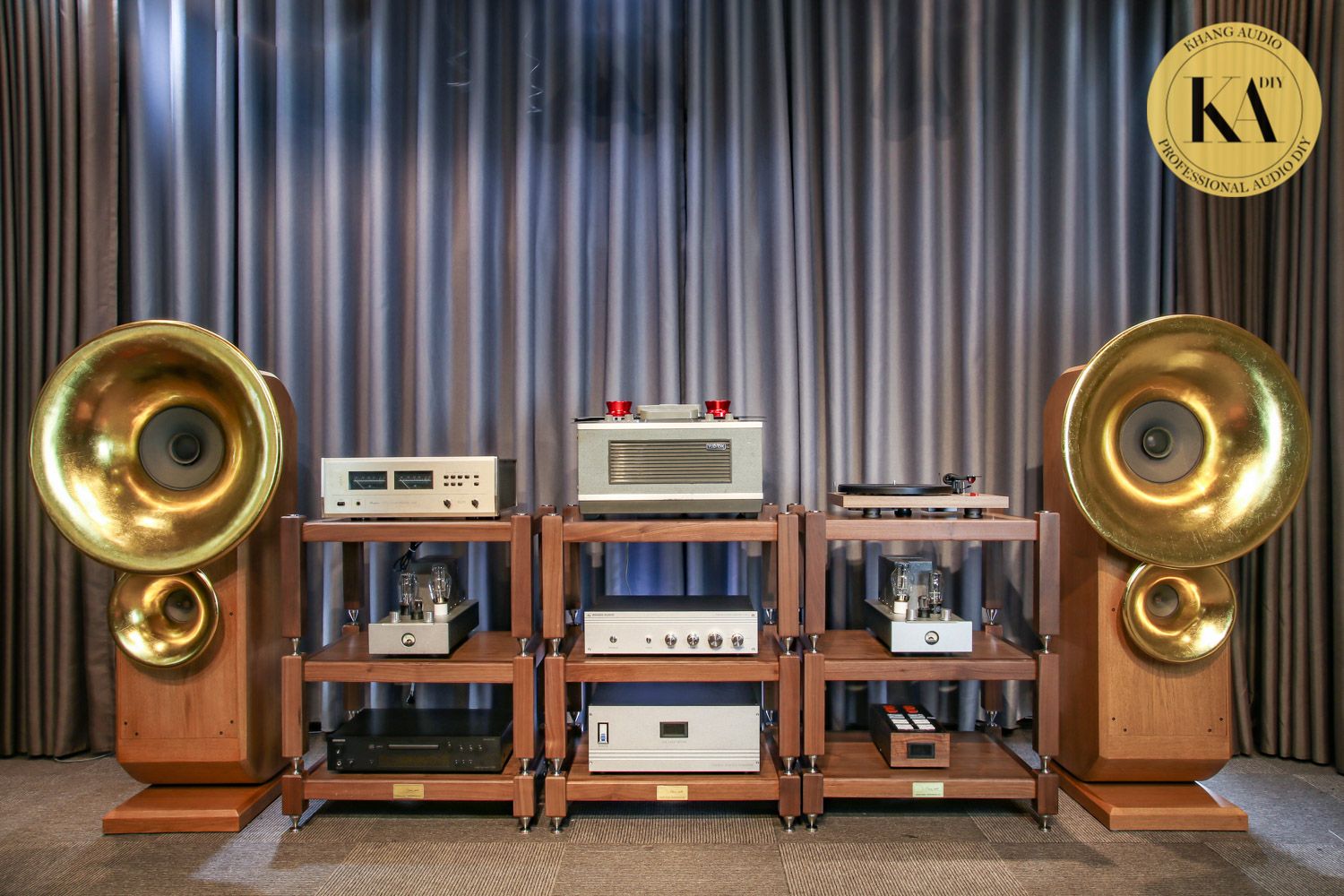 kệ audio gỗ óc chó