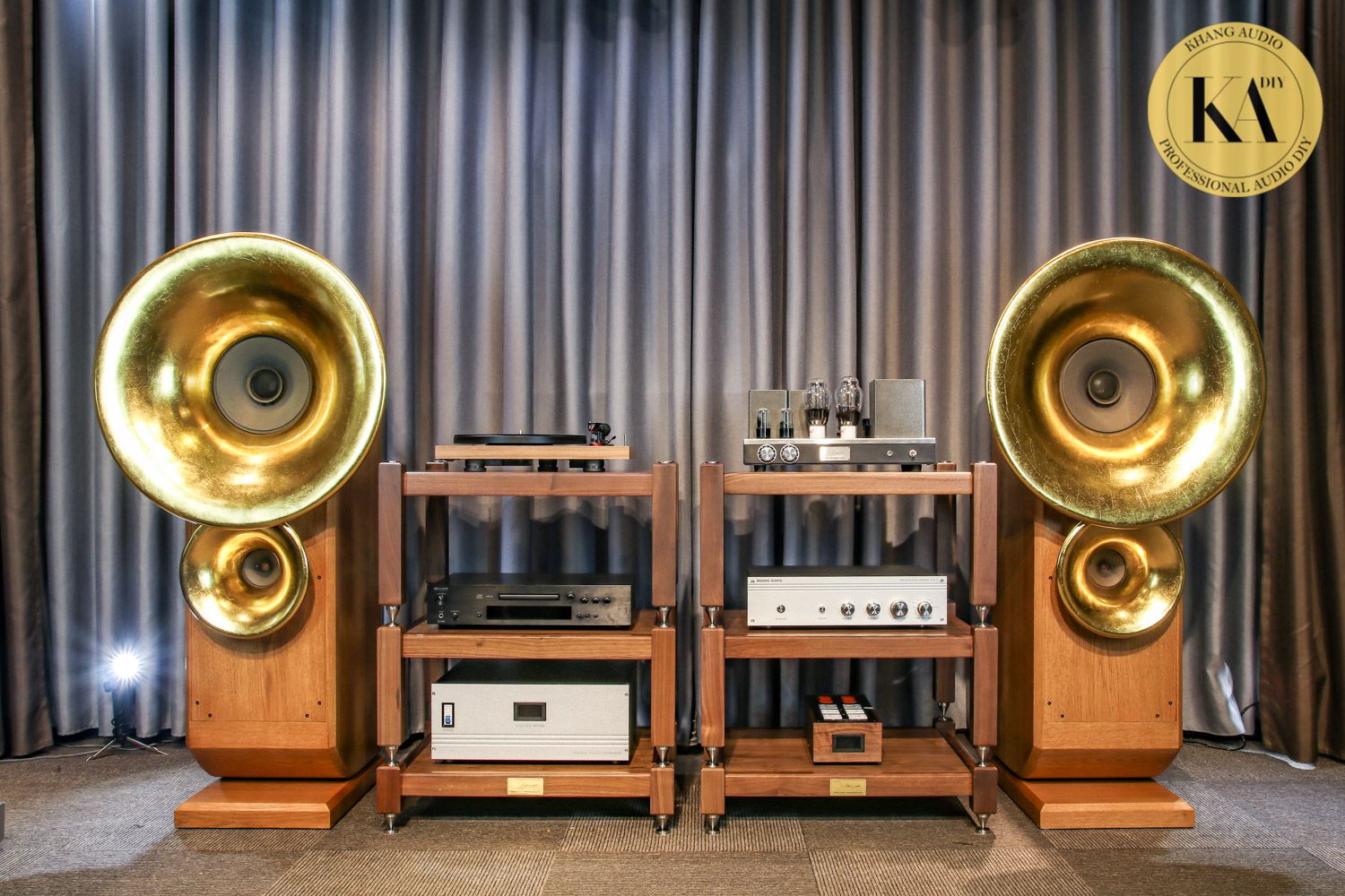 kệ audio gỗ óc chó